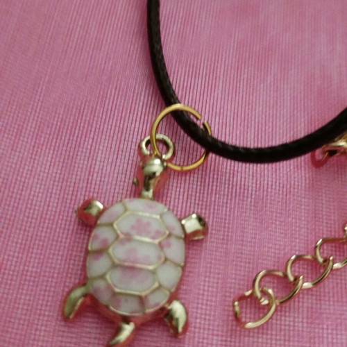 Cord with turtle pendant new