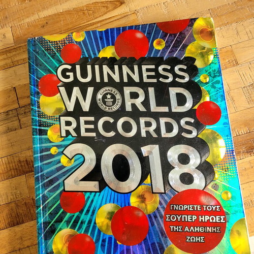 Guinness World Records 2018 book like new, Greek
