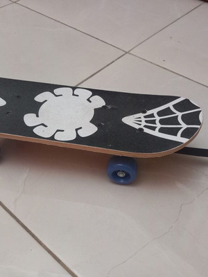 Marvel Spidey and His Amazing Friends Kids Skateboard with Learning Handle like new