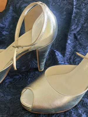 Leather silver peep toe heels like new, size 36
