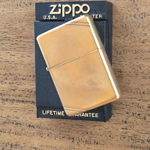 Zippo lighter like new in excellent condition