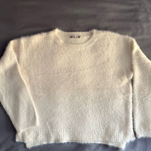 Bershka sweater used, very soft, off white, size S