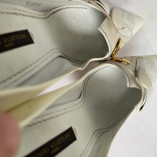 Louis Vuitton leather heels size 40 used, beige