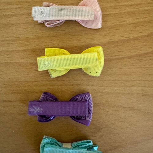 Hair clips for girls in 4 different colors like new