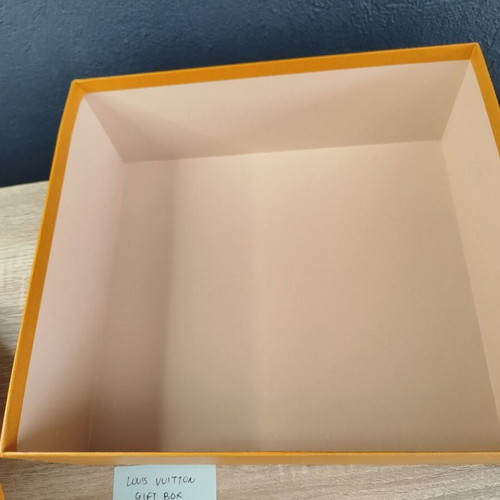 Louis Vuitton box used, 30.5 x 28 x 11 cm