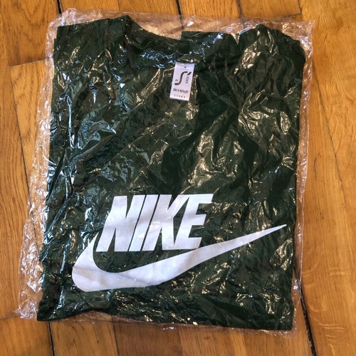 Nike dark green t-shirt