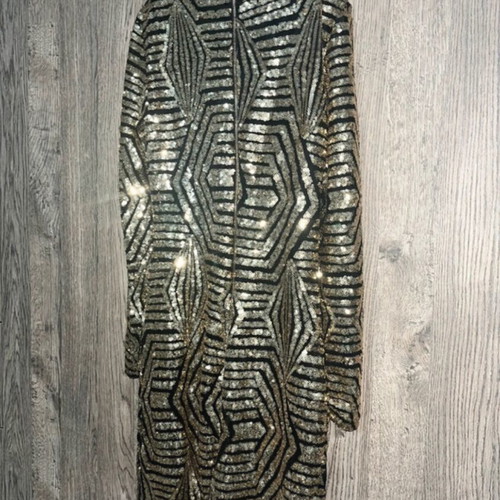Gold dress with sequins new, one size