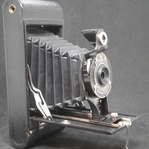 Antique Eastman Kodak Hawk-Eye bellows camera used 1917