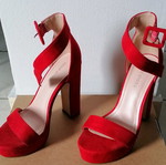 Κόκκινο πέδιλο Ideal Shoes σαν καινούργιο, νούμερο 36 με χοντρό τακούνι