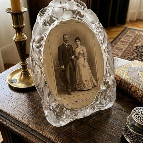 Crystal oval frame like new