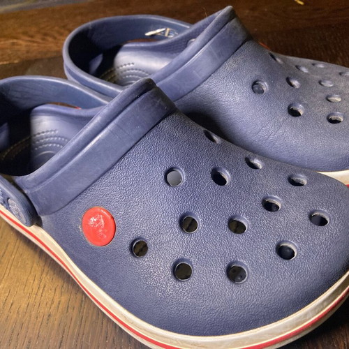 Crocs kids J2 clogs size 33-34 lightly used, blue