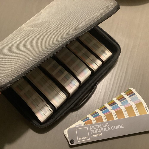 Pantone professional graphic designer bag like new with 7 Pantone guides