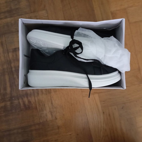 Unisex athletic shoes new, black, size 37