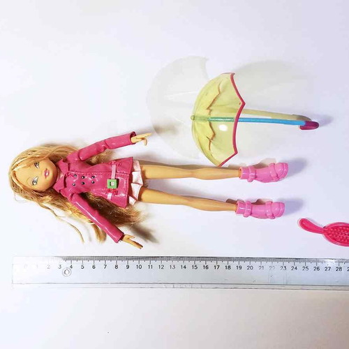 Winx Club Umbrella Flora doll 2007 Mattel used with accessories