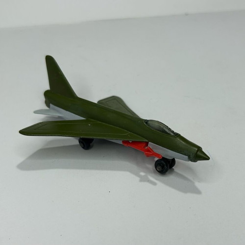 Matchbox Lesney 1977 Skybusters Lightning SB21 used, broken wheel base