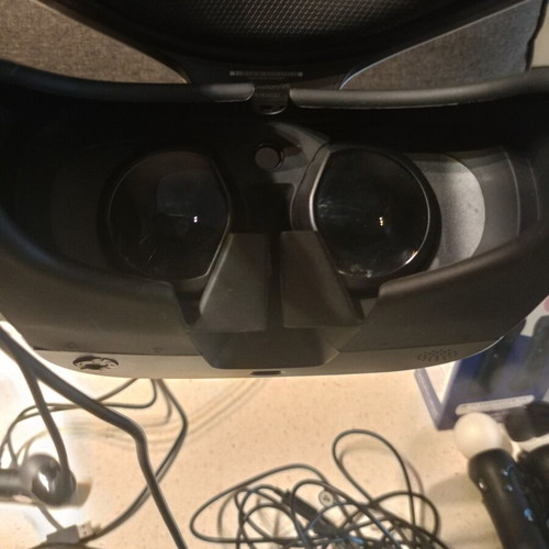 PSVR1 with Move Motion Controllers and PS5 Adaptor like new