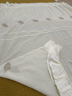 Beige curtain with leaves like new, size 125x196cm with ruffle