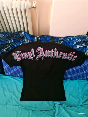 Vinyl T-shirt black like new, size L