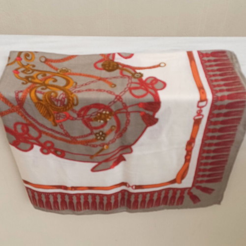 Square scarf 87 cm x 87 cm like new, colorful with elegant patterns