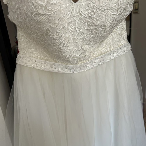 Wedding dress new ivory color, fits small to large sizes