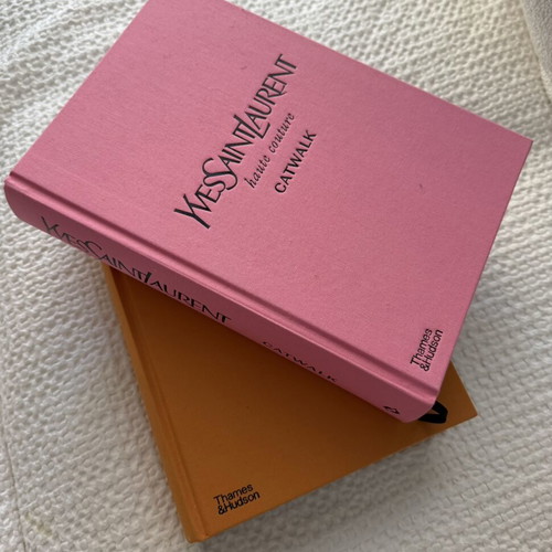 Catwalk The Complete Fashion Collections books like new, English