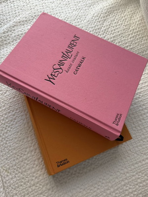 Catwalk The Complete Fashion Collections books like new, English