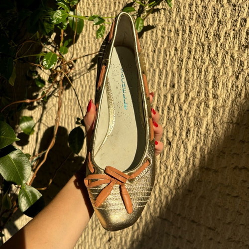 Ballerinas used size 40 gold with brown