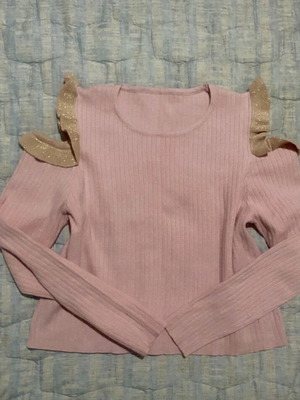 Pullover thin soft with off-shoulder design like new