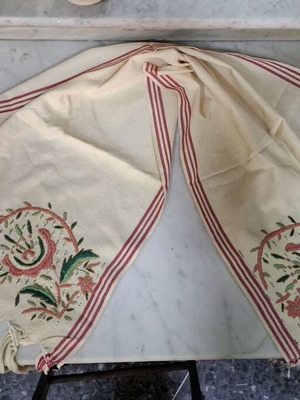 Αντίκα ελληνικός κεντητός τσεβρές, 130 x 42 εκ.