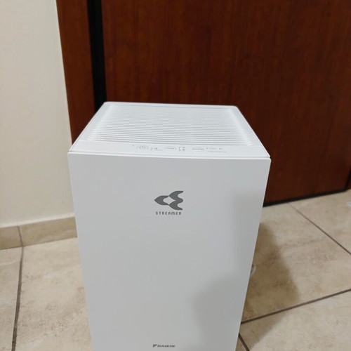 Daikin Air Purifier MC30Y like new with HEPA filter and deodorizer