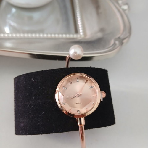 Rose Gold Women's Bracelet Watch with Pearl, Quartz