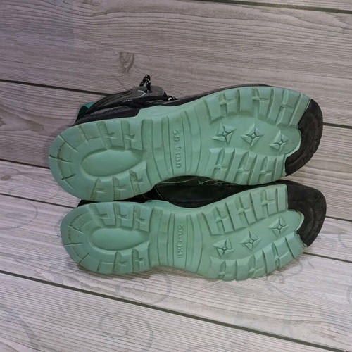 Salewa Gore Tex Carbon N 35 sports shoes like new, colorful