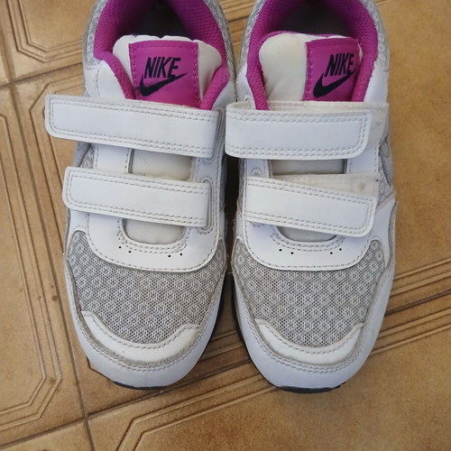 Nike athletic shoes used, size 30, white and pink for girls