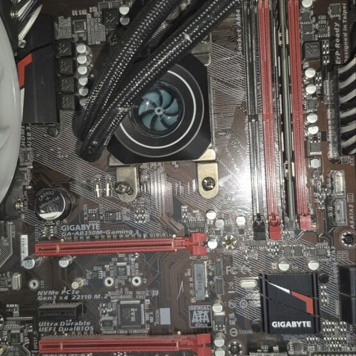 Desktop PC with AMD Ryzen 5 1500X, 16GB RAM, RX570 4GB, 1TB SSD, like new