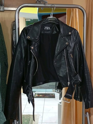 Zara jacket size medium black like new