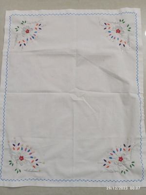 Table runner set of 3 white with embroidery like new