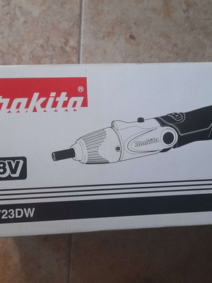 Акумулаторна отвертка Makita 4.8V комплект нов с калъф и 80 аксесоара