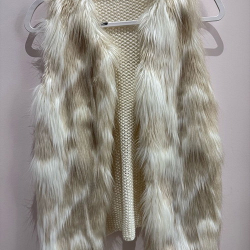 Stradivarius sleeveless fur jacket new, white