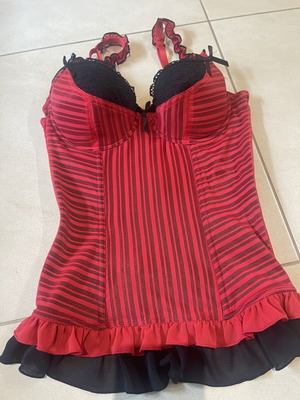 Bustier red and black with ruffles like new, size S