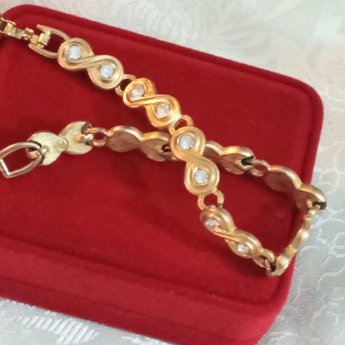 Swarovski infinity crystal bracelet faux vintage used, wrist size 18cm