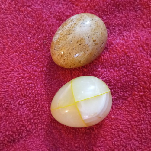 Set of 2 onyx eggs like new