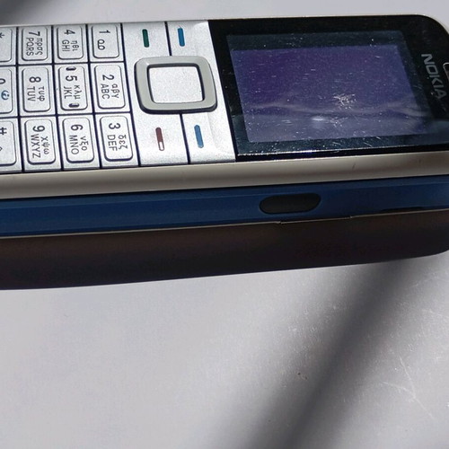 Nokia 5070 used without battery, suitable for collection