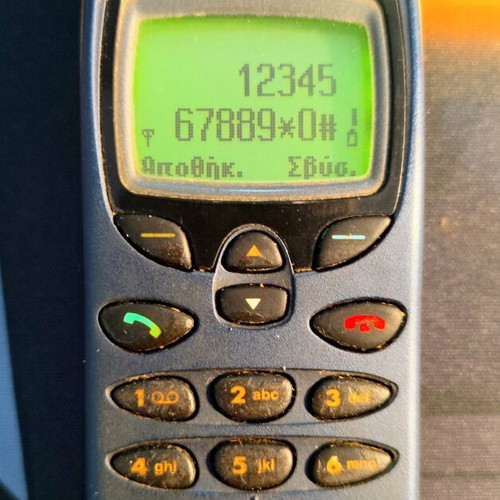 Nokia 6150 and Nokia 6110 phones used with extra battery