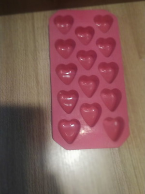 Kitchen products like new set with heart-shaped ice tray and accessories