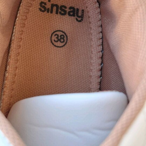 Athletic shoes like new, white with brown details, size 38