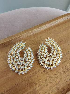 Gold earrings with zircon stones