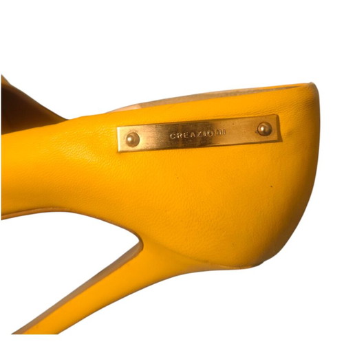 Fratelli Petridi yellow pumps like new size 37 with free denim skirt