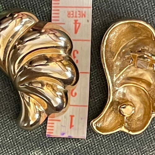 P.E.P. Custom Jewellery collectible large clip on earrings like new