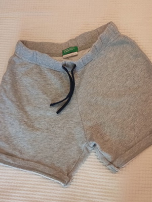 Benetton shorts like new for 5-6 years old, gray