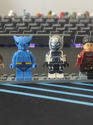 Lego Marvel collectible minifigures like new